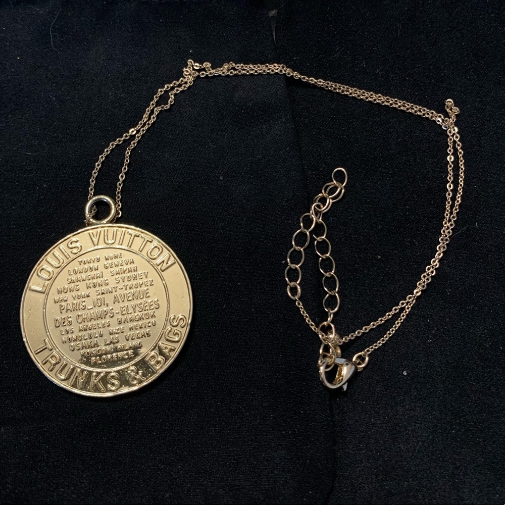 ❗️SOLD❗️ Louis Vuitton Trunks & Bag Charm
